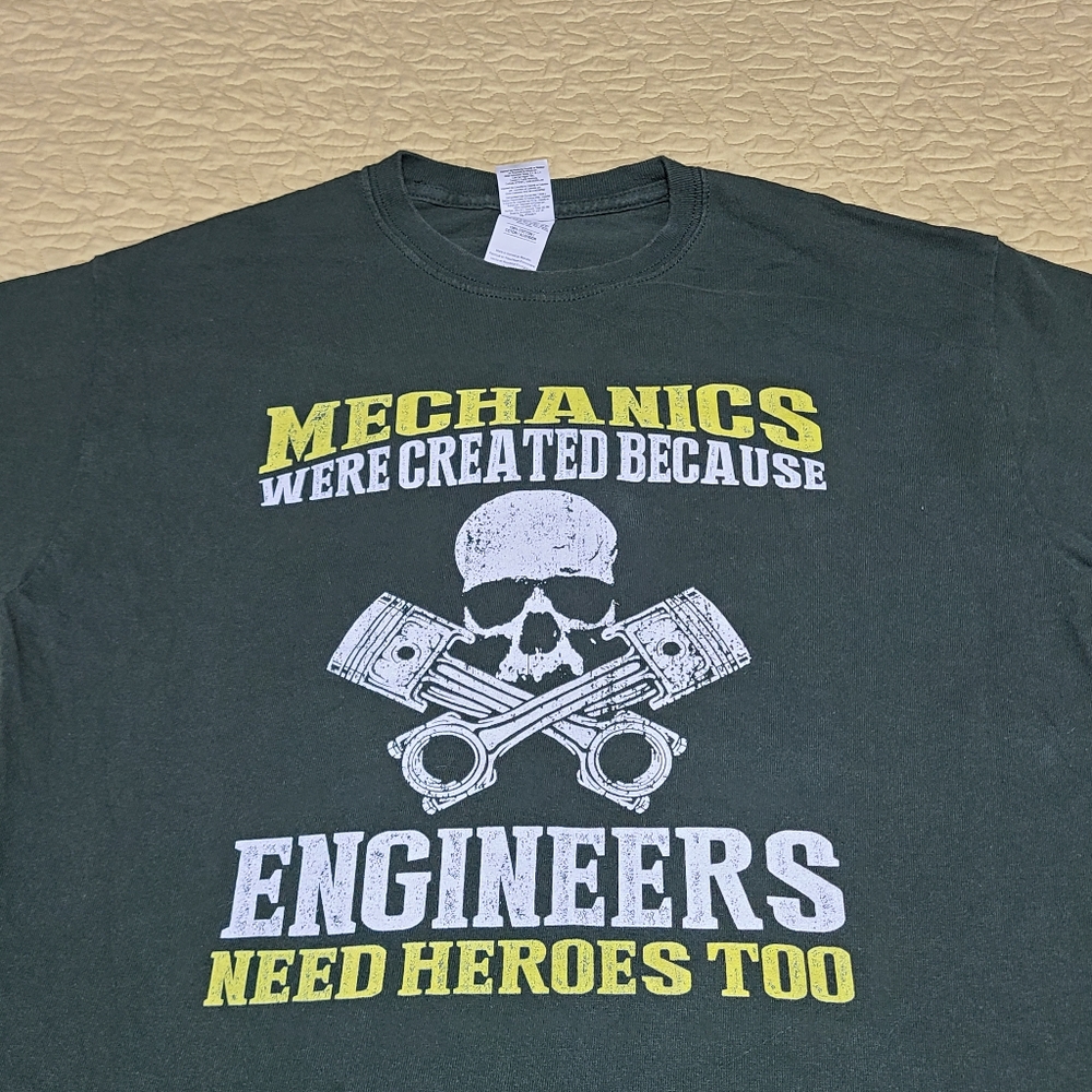 Mechanic Vs Engineer T shirt size M